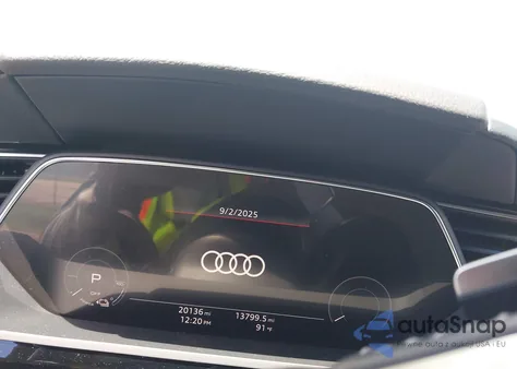 2019 Audi E-Tron Premium Plus z USA, uszkodzony, nr VIN WA1LAAGE4KB024966